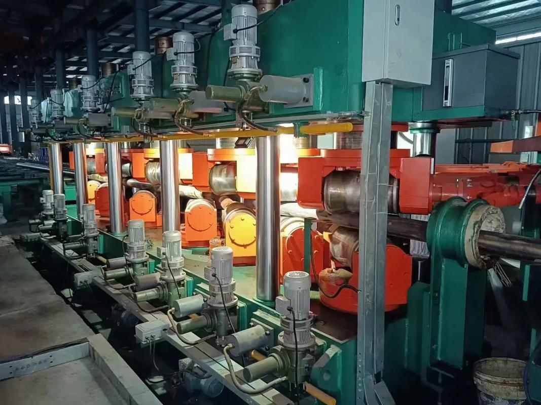 關于領奔機械168全自動數(shù)控十三輥管棒矯直機設備的安裝服務